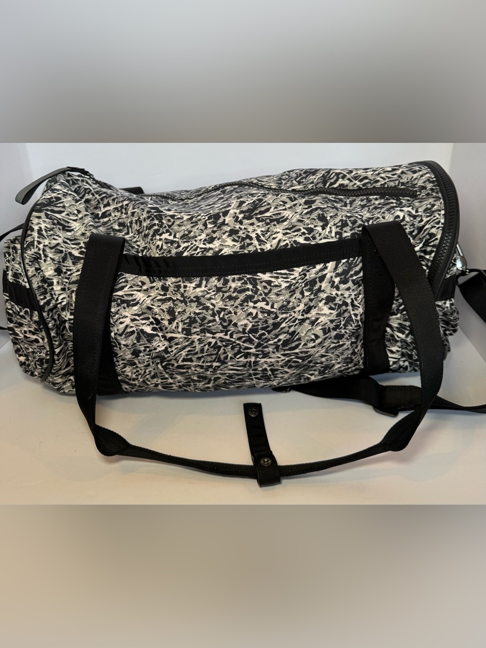 Lululemon Run Ways Duffel in the Ripple Seal Grey Black colorway